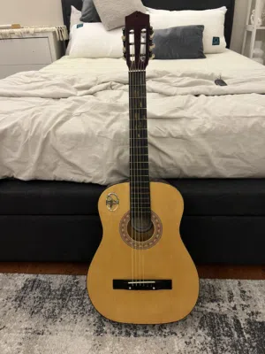 Steel-String Acoustic Guitar للبيع جيتار ذو الأوتار   النحاسية
