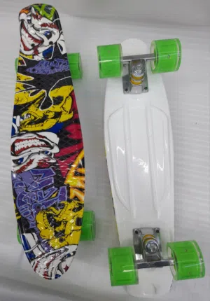 سكيت بورد مع "عجال مضاءة".