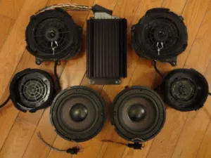 مضخم صوت مع السماعات bose حق مرسيدس وكالة مع مسجل كينوود