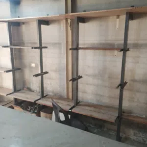 رفوف للبيع مع لوحاته الخشبية كامله يغطي 13تقريبا