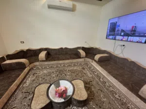 مجلس عربي تفصيل استعمال خفيف جدا