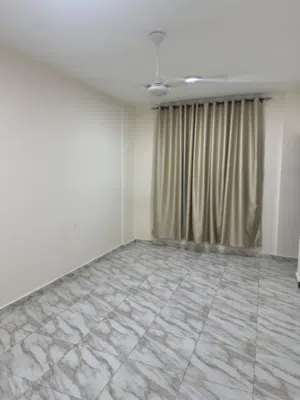 غرفه مع دوره مياه خاصه في الخوض السادسه شامل