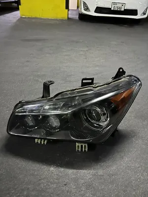 2014 Infiniti QX80 Headlight for sale \ مصباح أمامي لسيارة إنفينيتي QX80 موديل 2014 للبيع