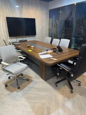 اثاث مكتبي كبير. ومتعددد ويوجد اكتر. شبه جديد لم يتم استخدامو.. مع الفواتير