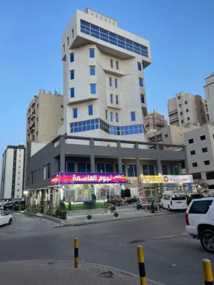 للإيجار دور تجاري ومكتب تجاري يصلح لكل الأنشطه التجارية