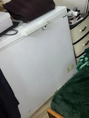 فريزر مستعمل شبه جديد 200 لتر