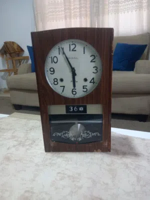 ساعة حائط صندوق خشب قديمة انتيكة للبيع