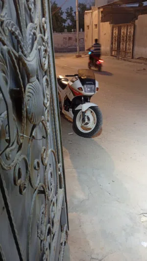 بطح هوندا Vt250i محرك كفاله عامه