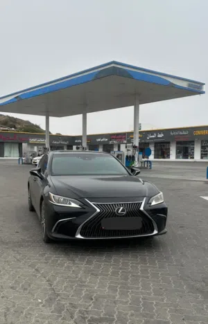 Used Lexus ES in Dhofar
