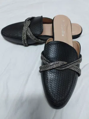 أحذية نسائية  بأسعار معقولة ومناسبة ..