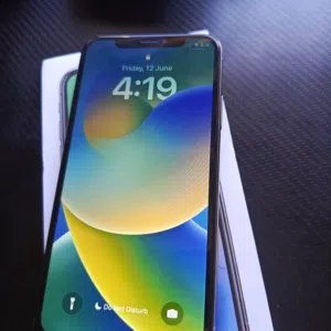 ايفون اكس X للبيع بحالة جيدة لون ابيض 64gb اقرأ الوصف