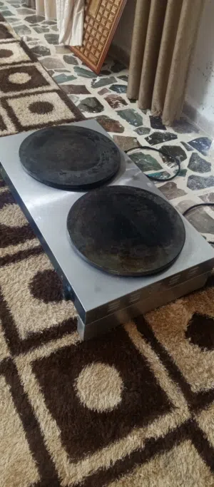 غاز كريب عدد 2واحد كهرباء والثاني غاز بحاله الوكاله استعمال خفيف