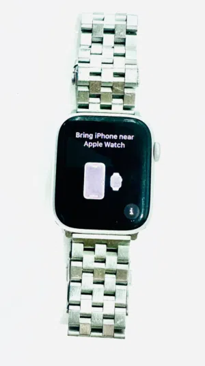 Apple watch 8 44' with silver Strap