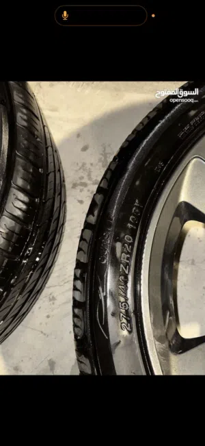 120 bd srt8 rims with tire original good condition minor scratches