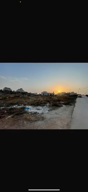 سكنية . 880 م٢ . المالك0