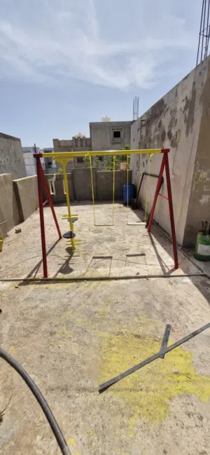 درجيحة اطفال تلاتية. [[ عارضة. ]]