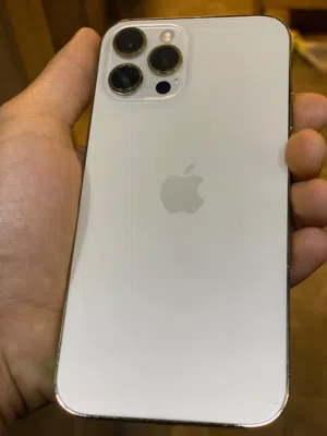 للبيع: iPhone 12 Pro Max •  اللون: ذهبي •  السعة: 256GB  •  البطارية: 83% بحالة ممتازة