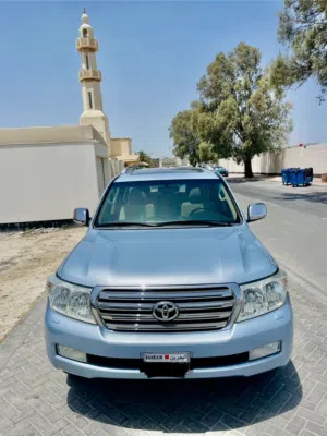 Toyota Land Cruiser V8  GXR model 2011