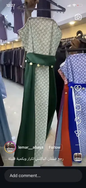 أثواب عدد 2 و في واحد أطفال الأخضر ميديوم الآسود سمول و في أطفال نفس الأخضر كلهم ب 20 الأحد ب 10