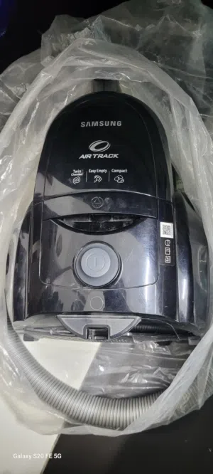 Samsung Air track vaccum cleaner 2000 watt.