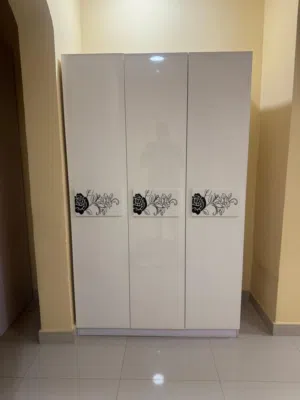 دولاب بحالة جيده