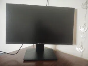 شاشه GAMEON 75 hz 21.45in مكسوره مع سلك التشغيل وسلك HDMI ومع الكرتون الاصلي قابل للتفاوض مع الجادين