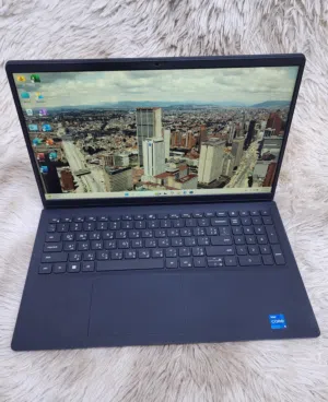 Dell touchscreen laptop i5-11th 4gb iris xe graphics 15.6inches FHD display 8gb ddr4 Ram 256gb ssd