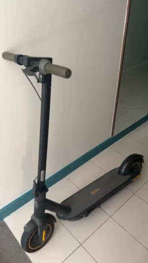 Ninebot scooter its fast and not used to  سكوتر الكترونيmuch