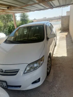 تويوتا كورولا XLI 2009 أبيض  مرخصة وبحالة ممتازة مالك ثاني