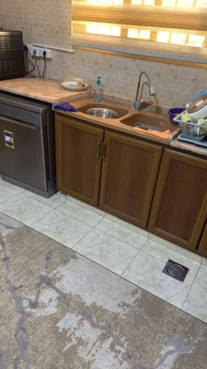 مطبخ المنيوم طابق ارضي مع الجرانيت والمجلى والبطاريه