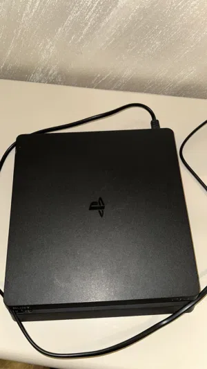 بلايستيشن 4 سلم 500 جيجا بحالة ممتازة بسعر 105