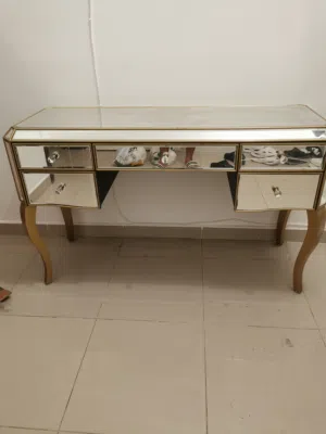 طاوله للبيع مستخدم نظيف