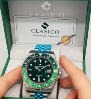 ساعة CLASICO – خيارك الأمثل للأناقة والتميّز!  هل تبحث عن ساعة تجمع بين الفخامة والتصميم العص