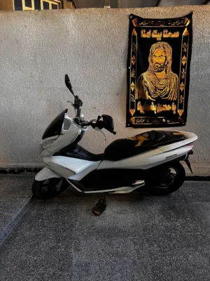 دراجه ناريه نوع هوندا pcx مجفته