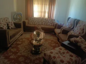 طقم كنب تركي خشب ثقيل بحالة جيدة جدا