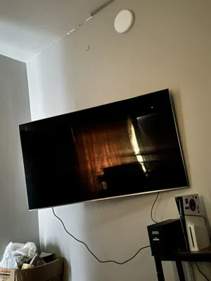 شاشه TCL كلش نظيفه للبيع مستعمل شهر فقط شاشه 144 هيرتز