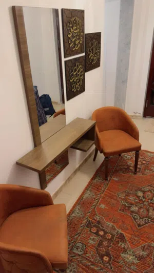 اثاث غرفة جلوس ومدخل