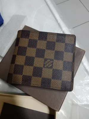 For sale this wallet is new 100% original check then buy