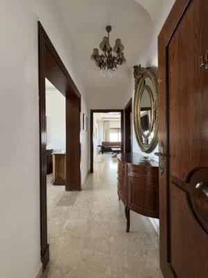 شقة طابق اخير مميز مع رووف منفصل للبيع / مرج الحمام،طريق المطار،قرب كلية لومينوس