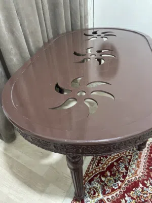 طاولات مستعملة للبيع