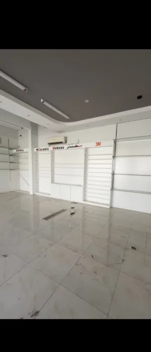 ديكور محل للبيع بحالة ممتازة