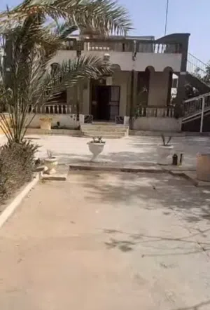 عقار للبيع في عين زارة الفردوس  مساحه الأرض 1300م  استديو و منزل واشجار وبير وفسقيه وسور وكنشيلو