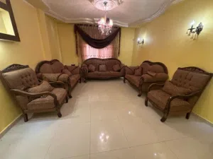 طقم كنب يناسب غرفة جلوس او غرفة ضيوف