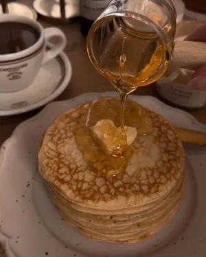 100 RUSSIAN THIN PANCAKES FOR BREAKFAST