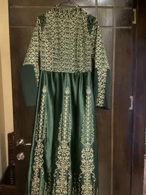 فستان سهرة قماشة تقيلة بحالة ممتازة لبسة واحدة