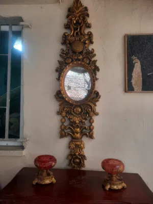 مرايه خشب انتيكه مع فازه عدد 2 للبيع