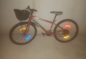 بسكليت ياباني بحاله الوكاله 6 غيارات لون احمر نمره 26