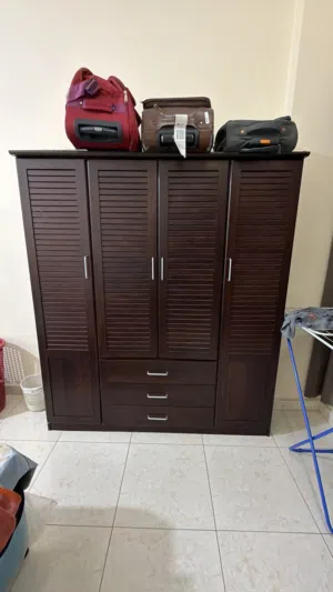 4 door wooden wardrobe in good condition