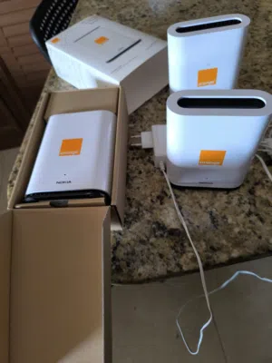 موسع شبكة wi-fi   عدد ثلاث ، واحد جديد  بالكرتونه والباقي  استخدام اسبوع ،