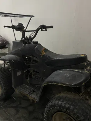 للبيع دراجة صغيرة خربانة بس   يبالها سيرفس